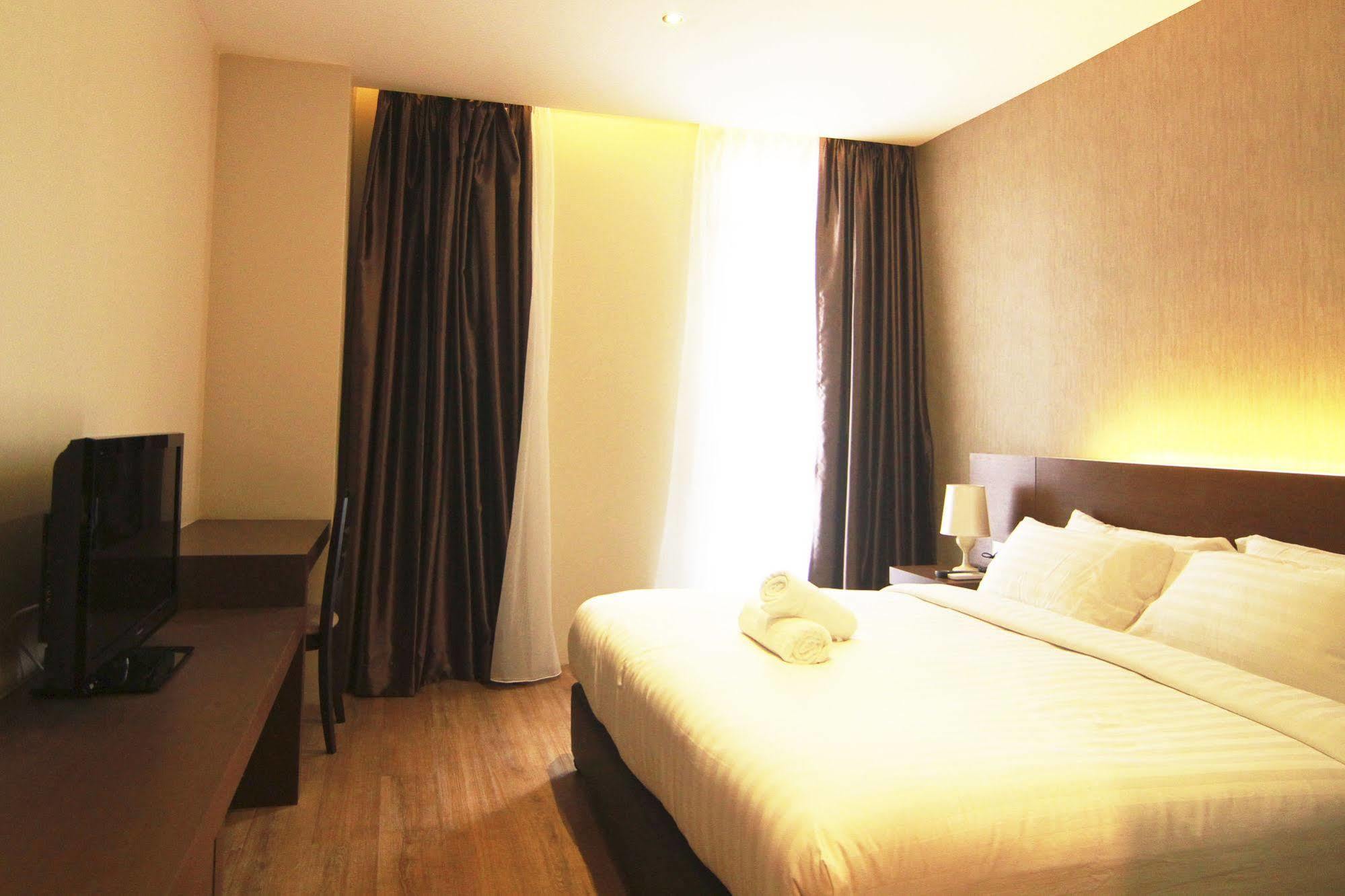 The Marque 3*